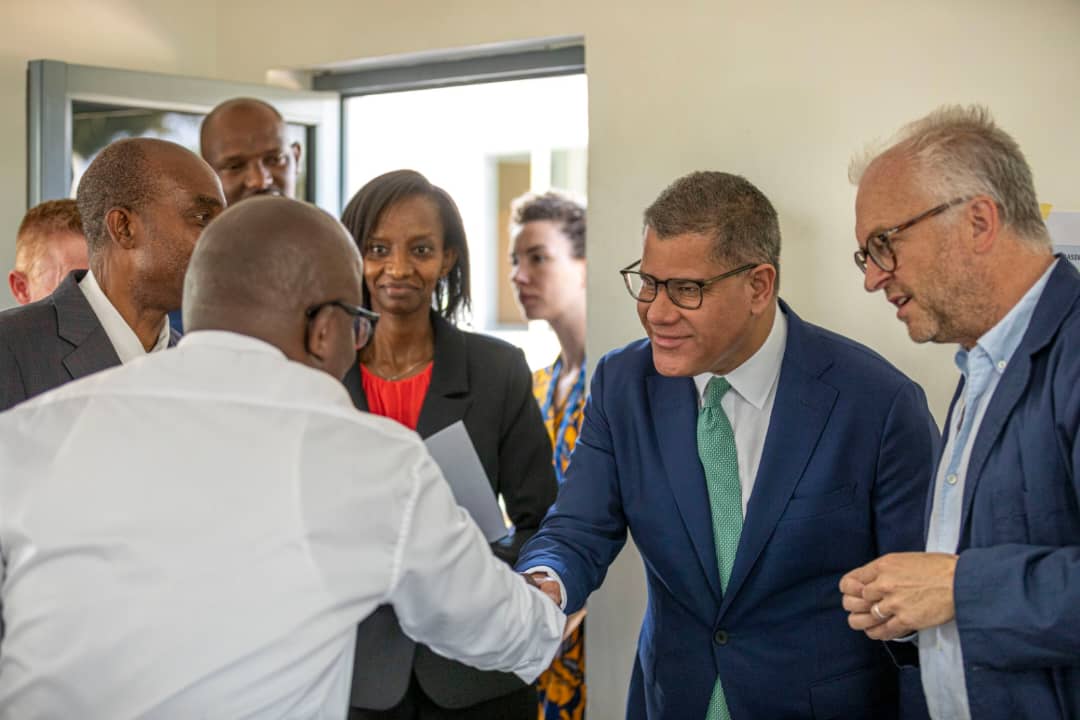 VIP VISIT FOR AFRICA’S CLEAN COLD CENTRE SHOWS HOW WE CAN KEEP ALIVE THE GOAL OF 1.5 DEGREE CELSIUS
